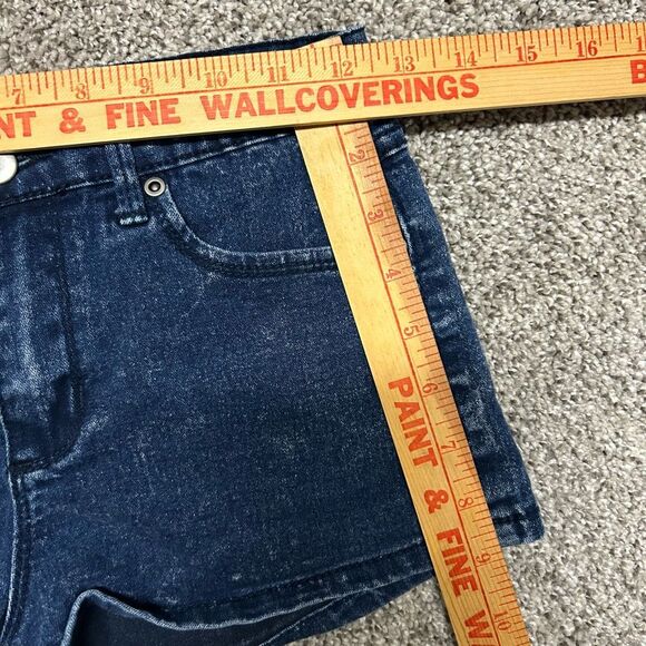 Forever 21 Women’s Size 25 Dark Denim Shorts - Picture 6 of 7